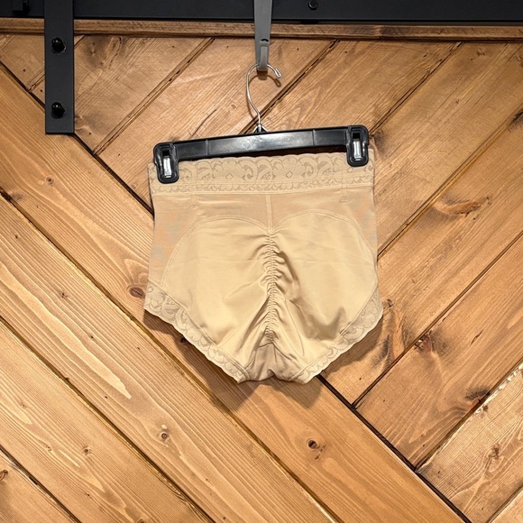 Cream Lace High-Waisted Shape wear Medium - Picture 3 of 6